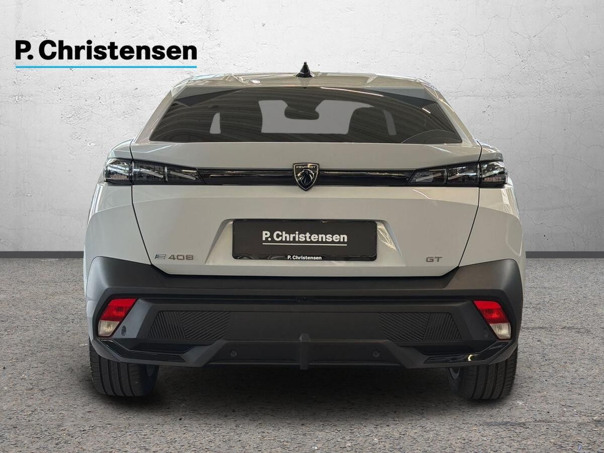 Hvid Peugeot e-408 fra 2025