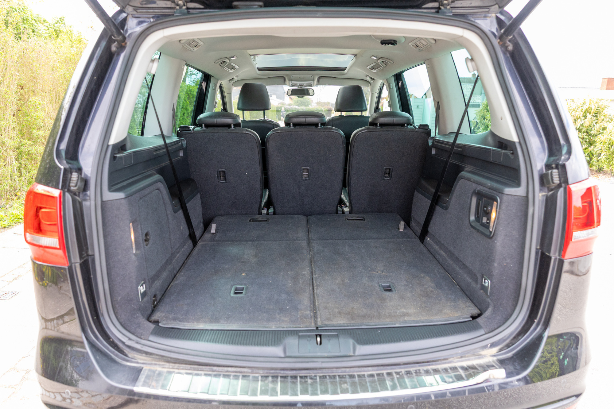 Sort VW Sharan fra 2011