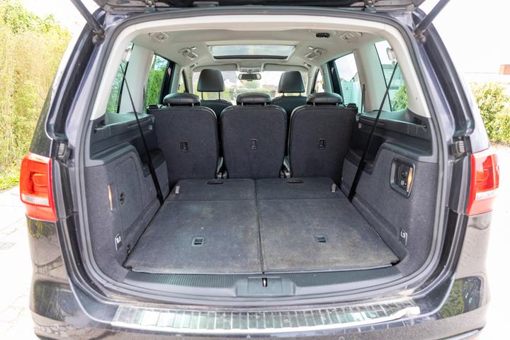 Sort VW Sharan fra 2011