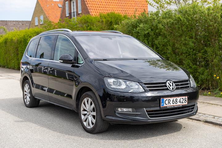 Sort VW Sharan fra 2011