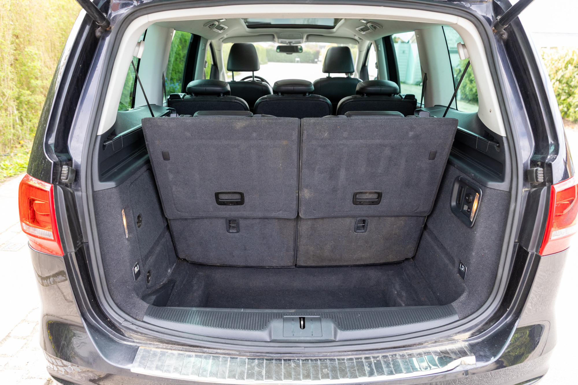 Sort VW Sharan fra 2011