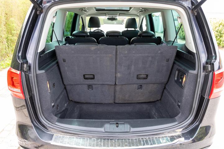 Sort VW Sharan fra 2011