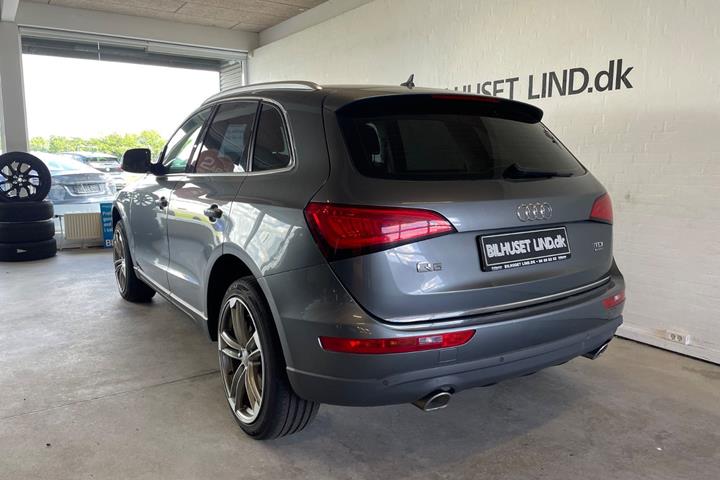 Grå Audi Q5 fra 2015