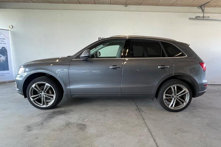 Grå Audi Q5 fra 2015