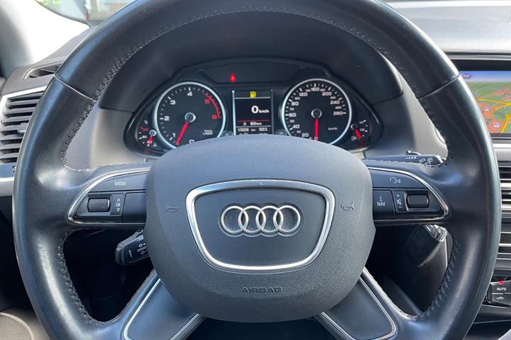 Grå Audi Q5 fra 2015