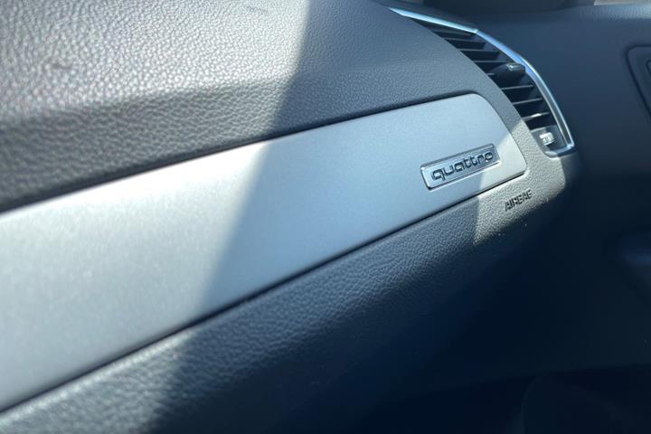 Grå Audi Q5 fra 2015