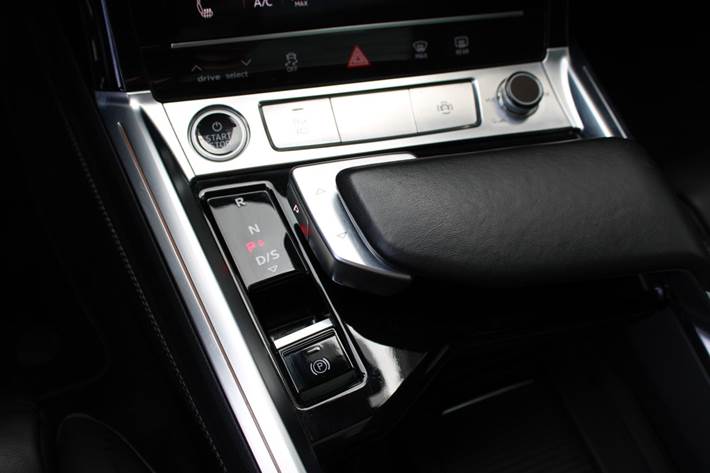 Blå Audi e-tron fra 2023