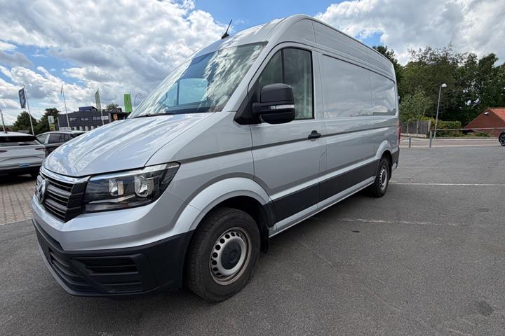 Gul VW Crafter 35 fra 2020 set udefra