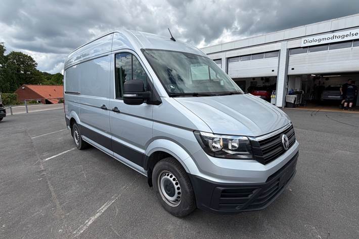 Gul VW Crafter 35 fra 2020