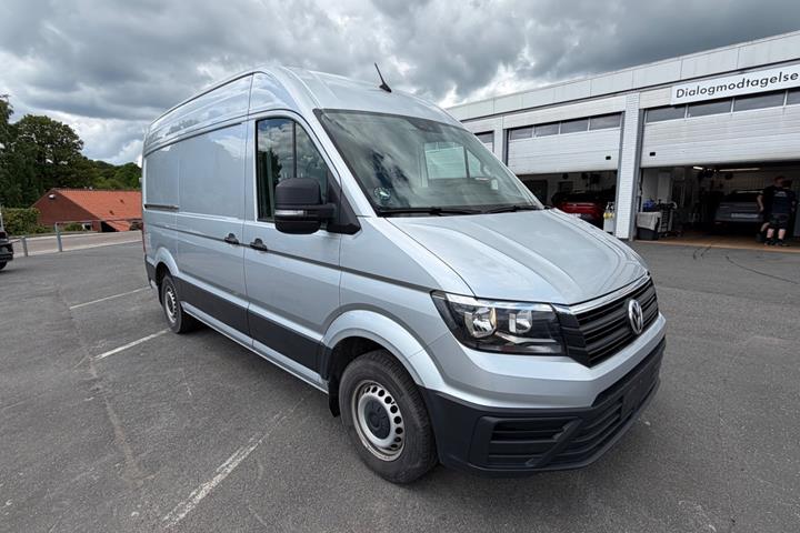 Gul VW Crafter 35 fra 2020