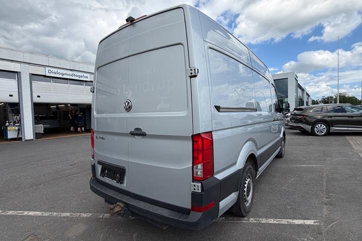 Gul VW Crafter 35 fra 2020