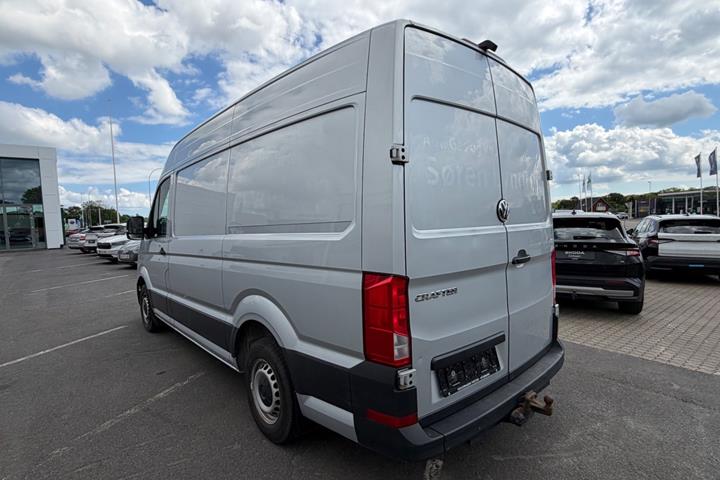 Gul VW Crafter 35 fra 2020