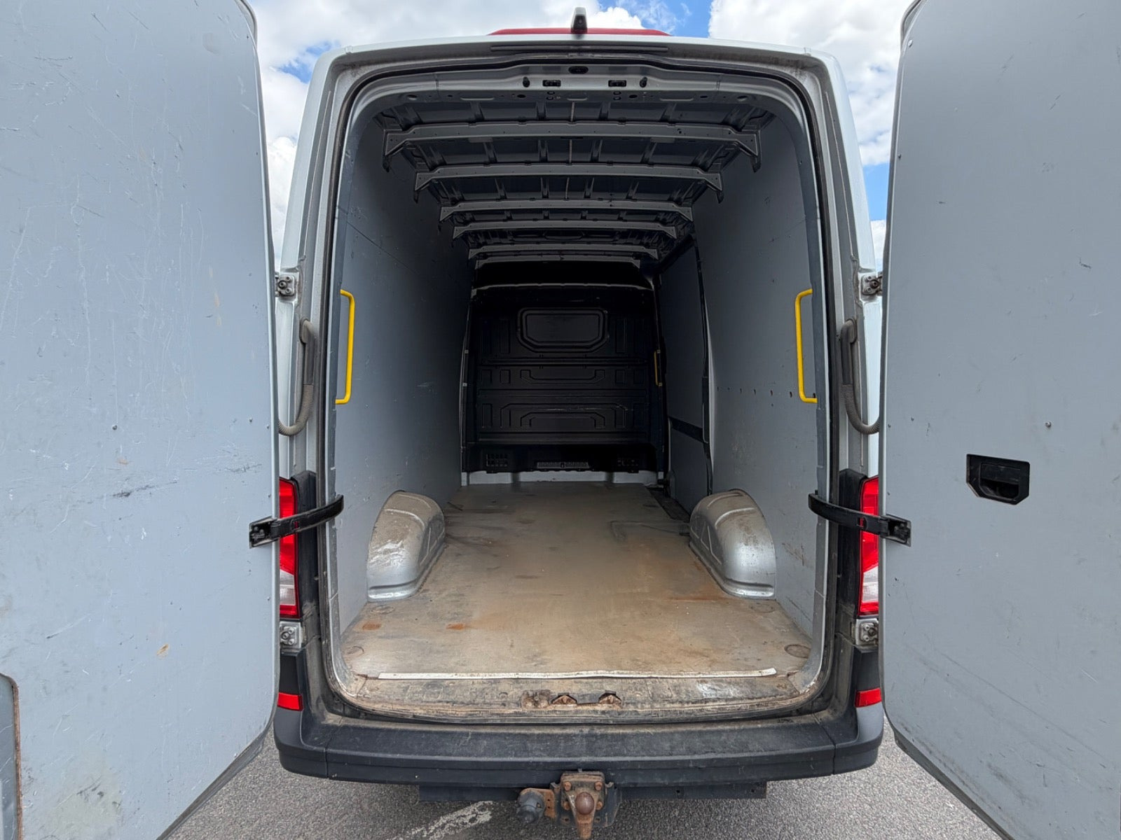 Gul VW Crafter 35 fra 2020