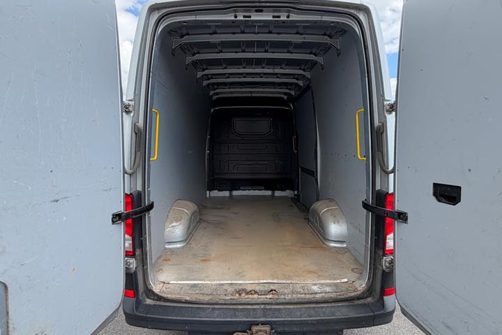 Gul VW Crafter 35 fra 2020
