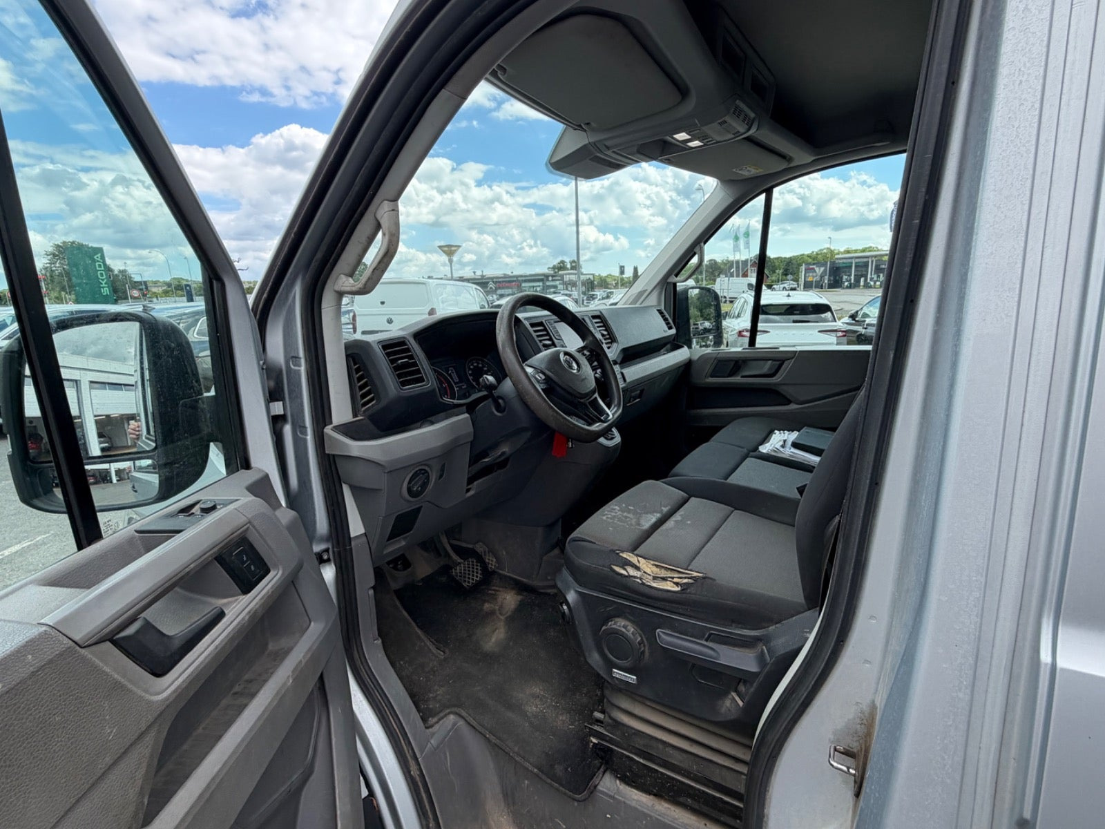 Gul VW Crafter 35 fra 2020