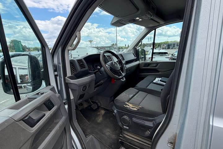 Gul VW Crafter 35 fra 2020