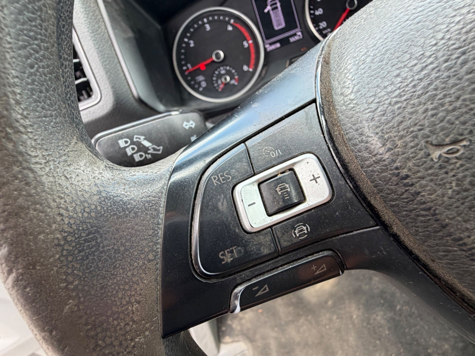 Gul VW Crafter 35 fra 2020