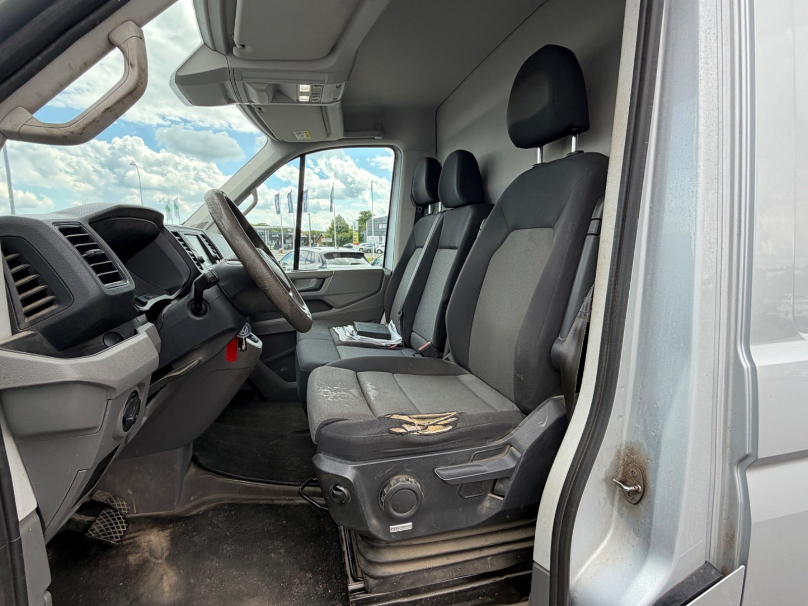 Gul VW Crafter 35 fra 2020