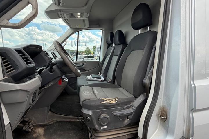 Gul VW Crafter 35 fra 2020