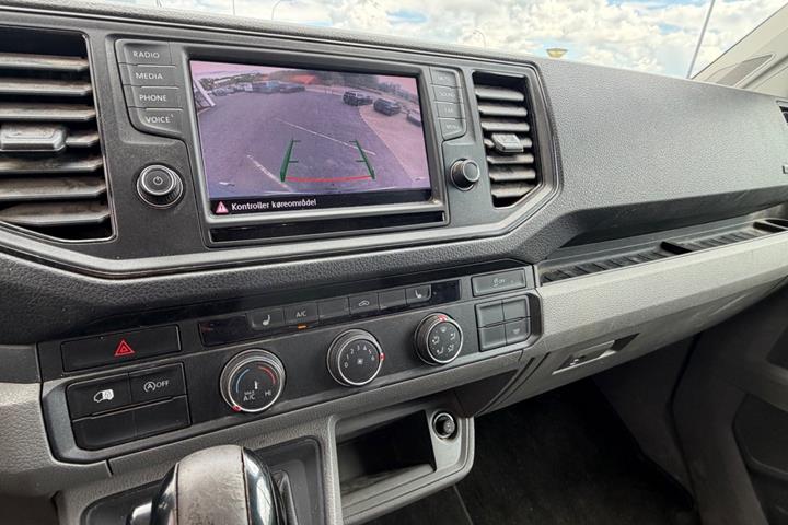 Gul VW Crafter 35 fra 2020