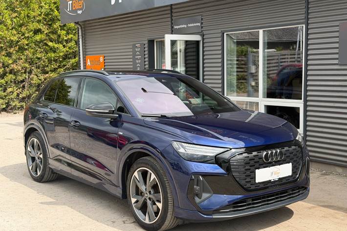 Blå Audi Q4 e-tron fra 2022 set udefra
