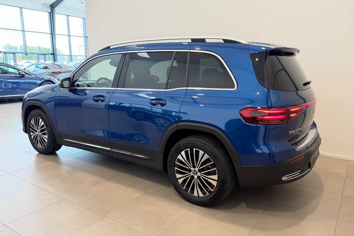 Blå Mercedes EQB250+ fra 2026