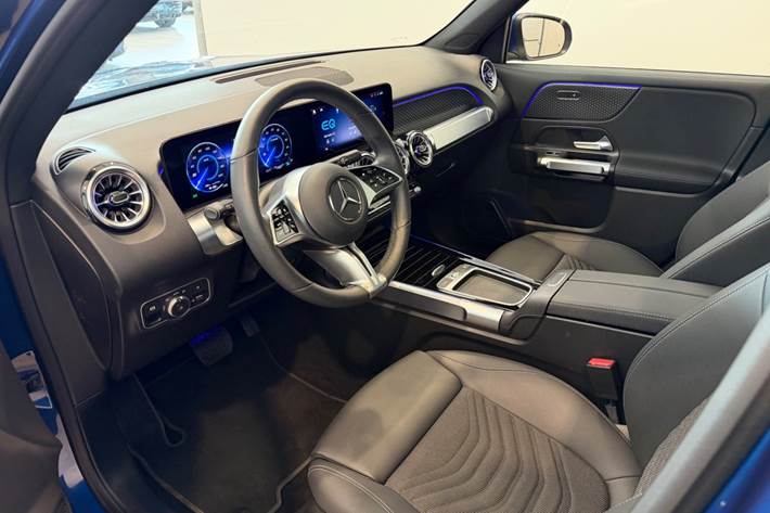 Blå Mercedes EQB250+ fra 2026