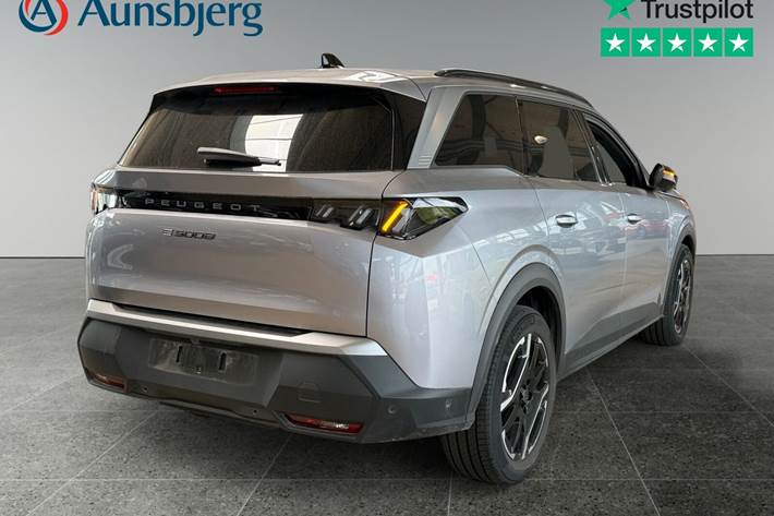 Grå Peugeot e-5008 fra 2025