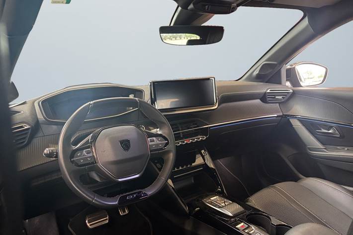 Grå Peugeot e-208 fra 2025