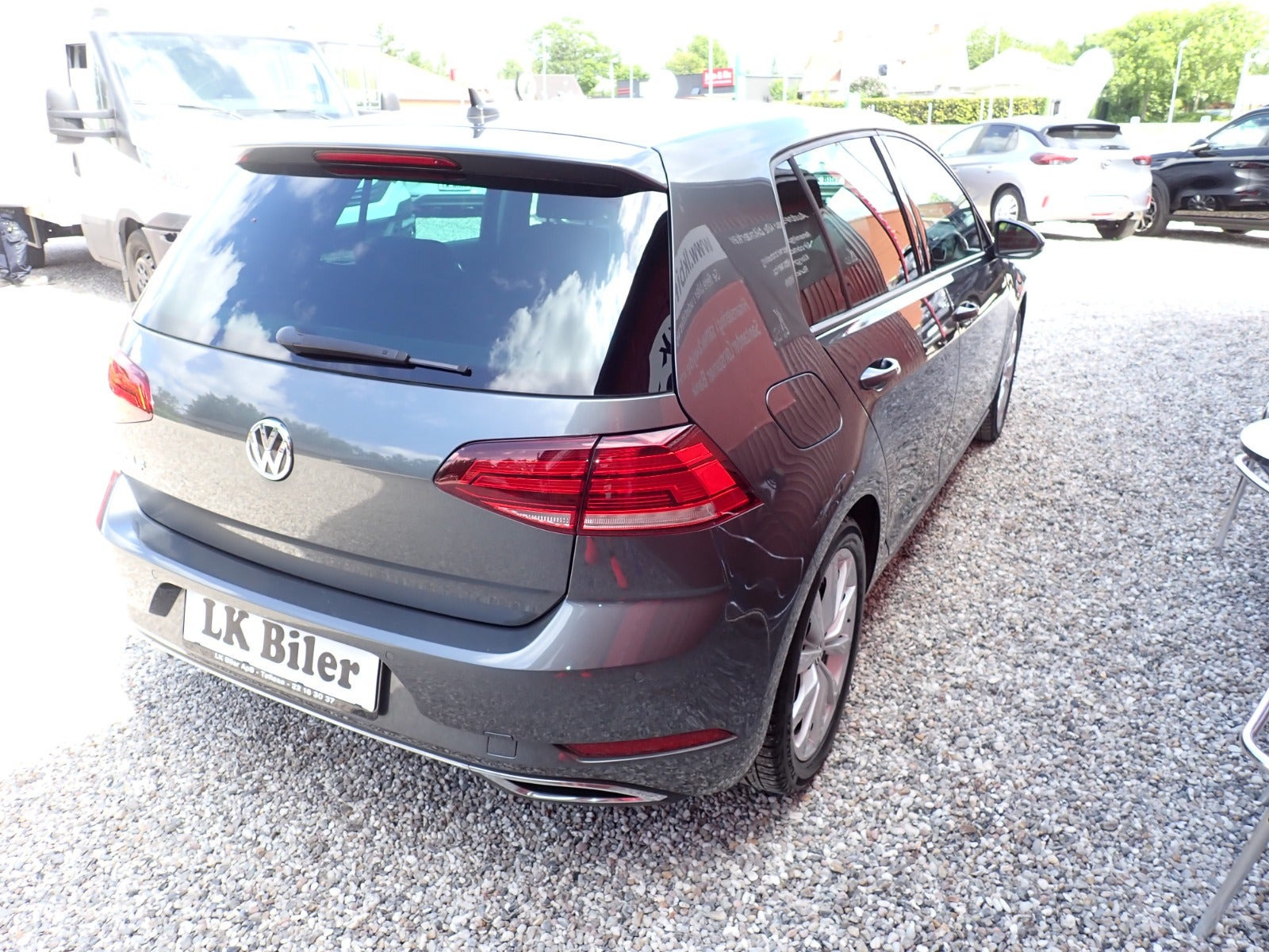 Grå VW Golf VII fra 2019