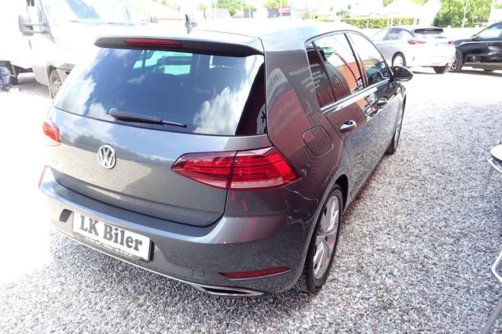 Grå VW Golf VII fra 2019