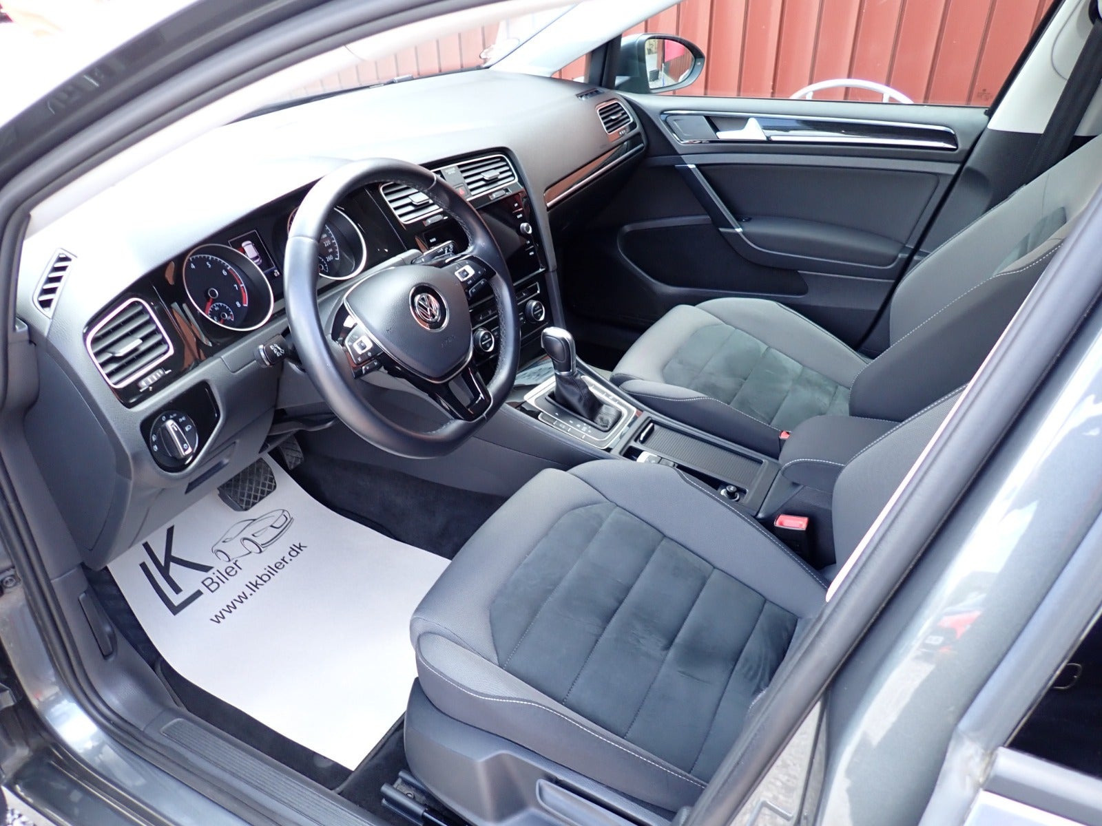 Grå VW Golf VII fra 2019
