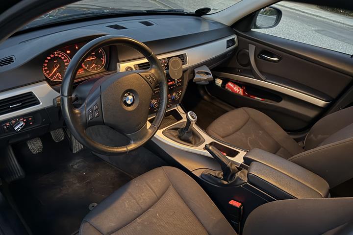 Sort BMW 3-Serie fra 2012