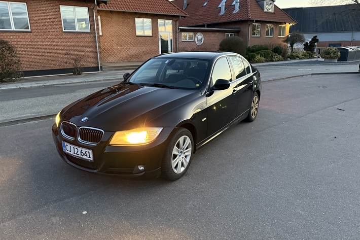 Sort BMW 3-Serie fra 2012