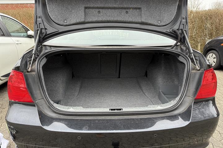 Sort BMW 3-Serie fra 2012