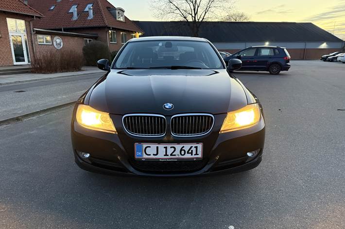 Sort BMW 3-Serie fra 2012