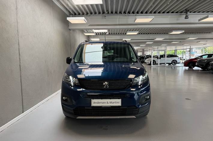 Blå Peugeot e-Rifter fra 2023