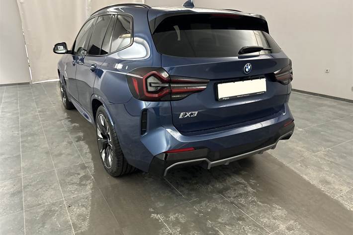 Blå BMW iX3 fra 2022