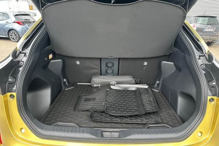 Sort Toyota Yaris Cross fra 2022