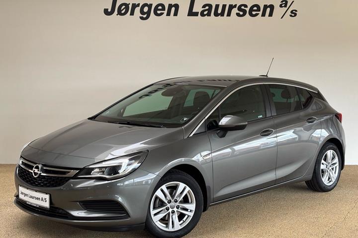 Sort Opel Astra fra 2017 set udefra