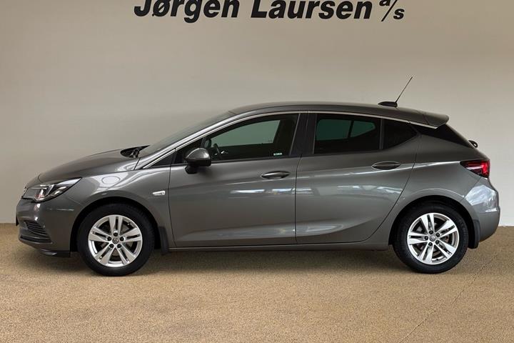 Sort Opel Astra fra 2017