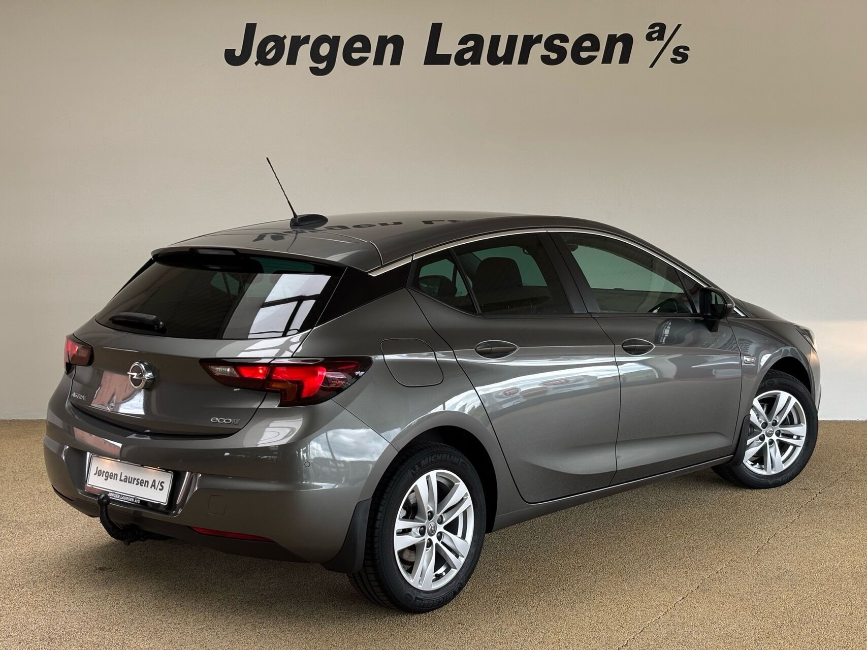 Sort Opel Astra fra 2017