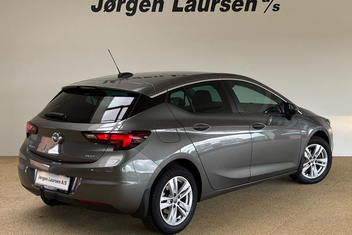Sort Opel Astra fra 2017