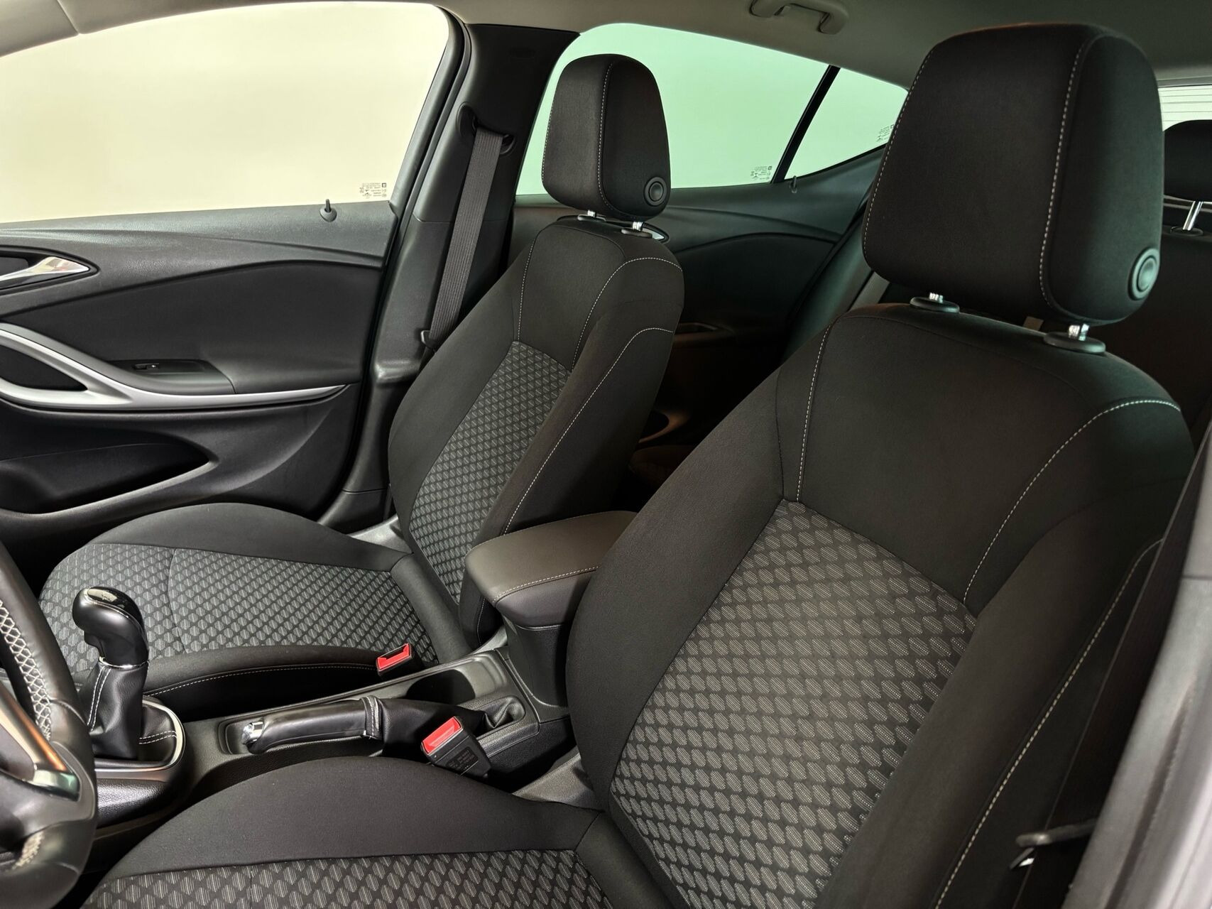 Sort Opel Astra fra 2017