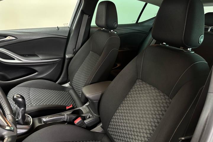 Sort Opel Astra fra 2017