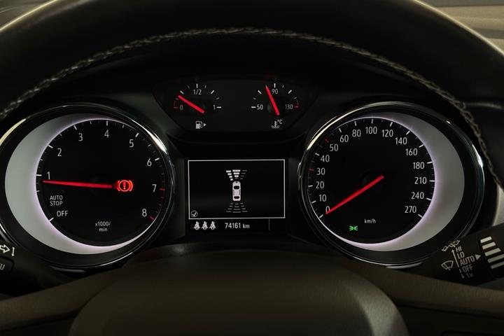 Sort Opel Astra fra 2017
