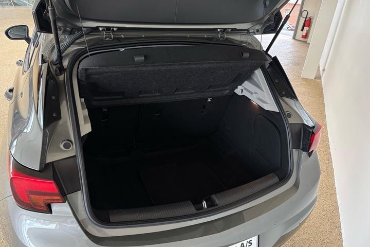Sort Opel Astra fra 2017