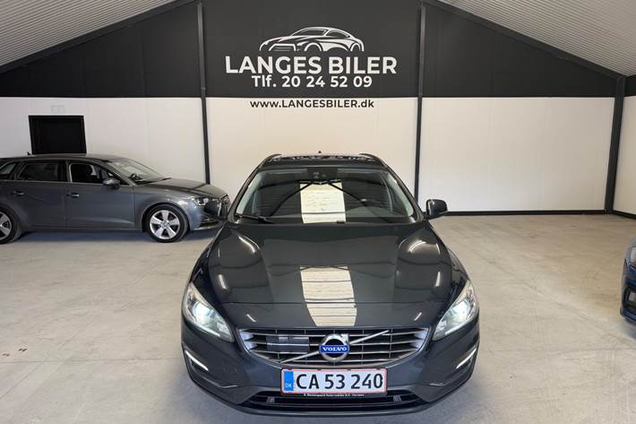Grå Volvo V60 fra 2015