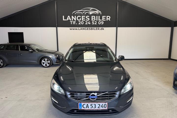 Grå Volvo V60 fra 2015