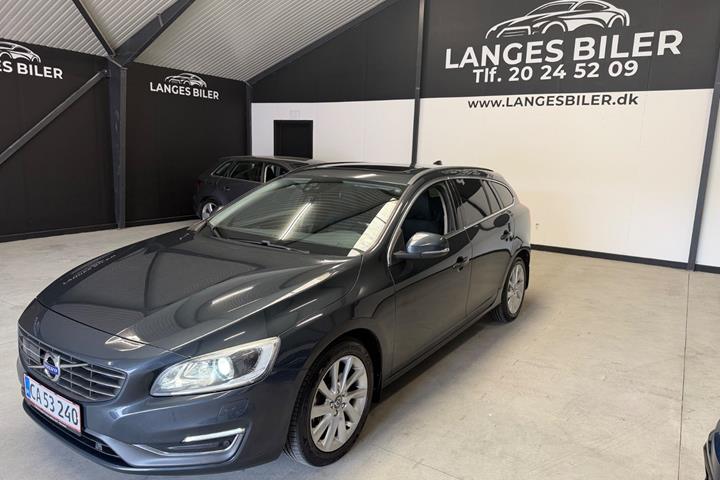 Grå Volvo V60 fra 2015